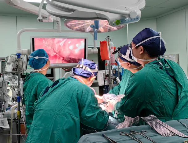 交大一附院成功实施国际首例微创主动脉瓣置换+肺移植同期手术