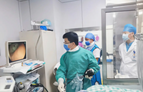 【聚焦临床前沿 162】行百里者绊 「久石」!百岁爷爷胆管藏 「炸弹」,消化内镜微创拆隐患