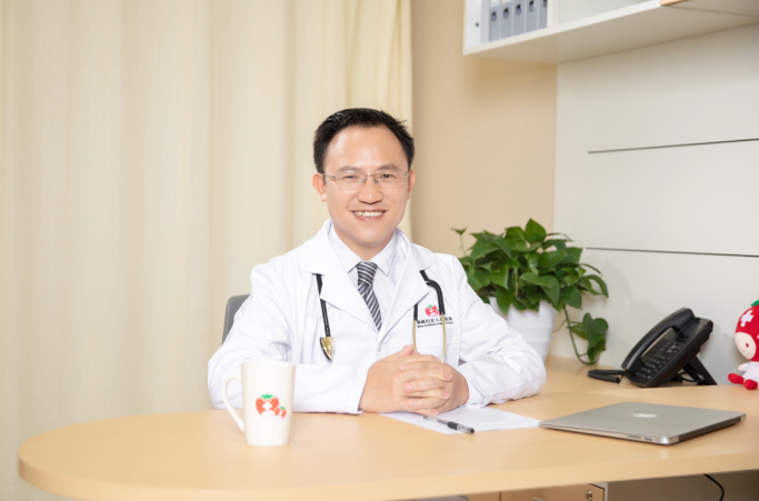 儿科医生罗志华：15 年倾情守护，成患儿最信赖的「罗爸爸」