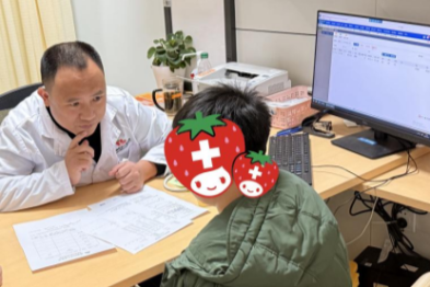 儿科医生罗志华，成为 12 岁小患者心中没有血缘关系的「暖心爸爸」