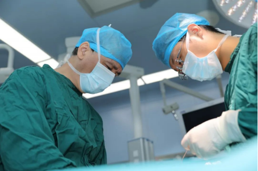 【小儿疝气】孩子身上突然长「包」？还忽隐忽现？家长不能掉以轻心