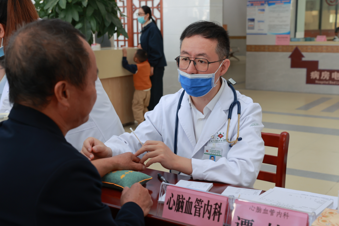 国家岐黄学者、桂派中医大师姚春教授带领医疗专家团队到巴马瑶族自治县民族医院活动纪实