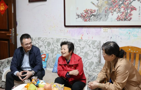 你们是医院的宝贵财富,我们从未忘记——湘潭市第一人民医院开展重阳节慰问活动