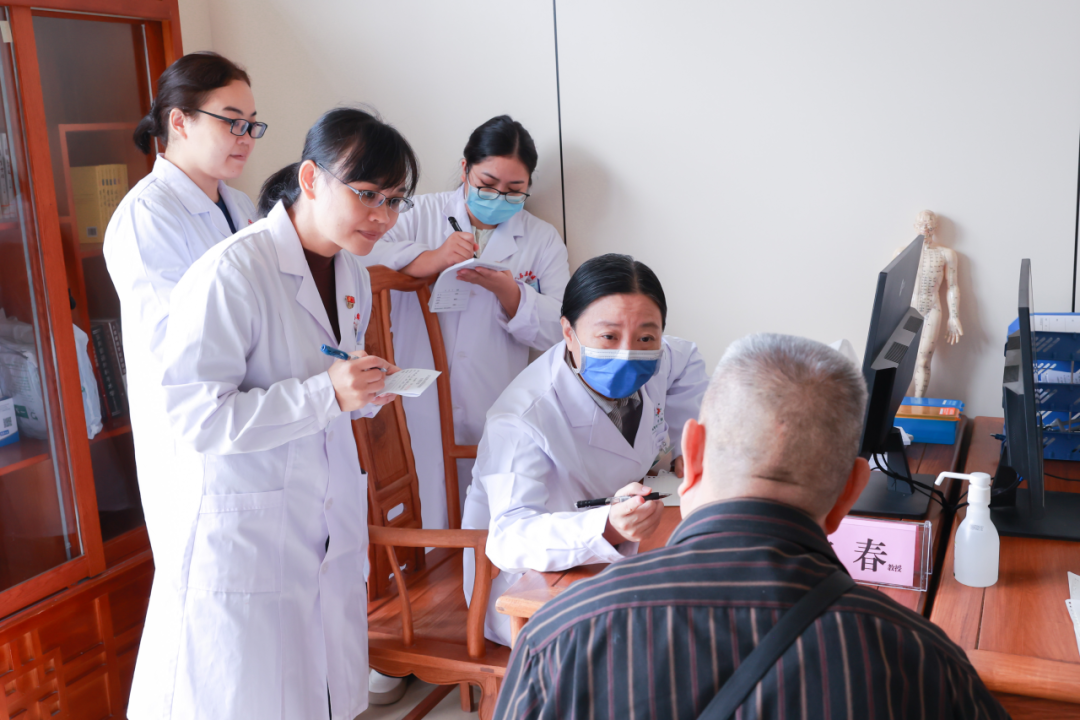 国家岐黄学者、桂派中医大师姚春教授带领医疗专家团队到巴马瑶族自治县民族医院活动纪实