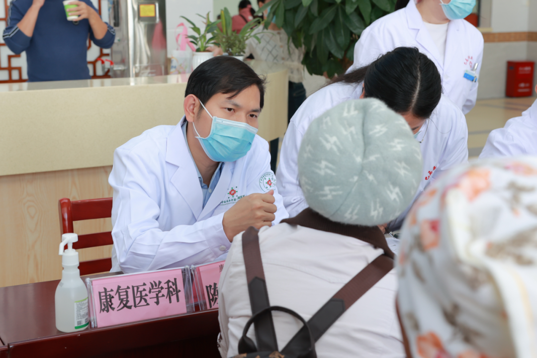 国家岐黄学者、桂派中医大师姚春教授带领医疗专家团队到巴马瑶族自治县民族医院活动纪实