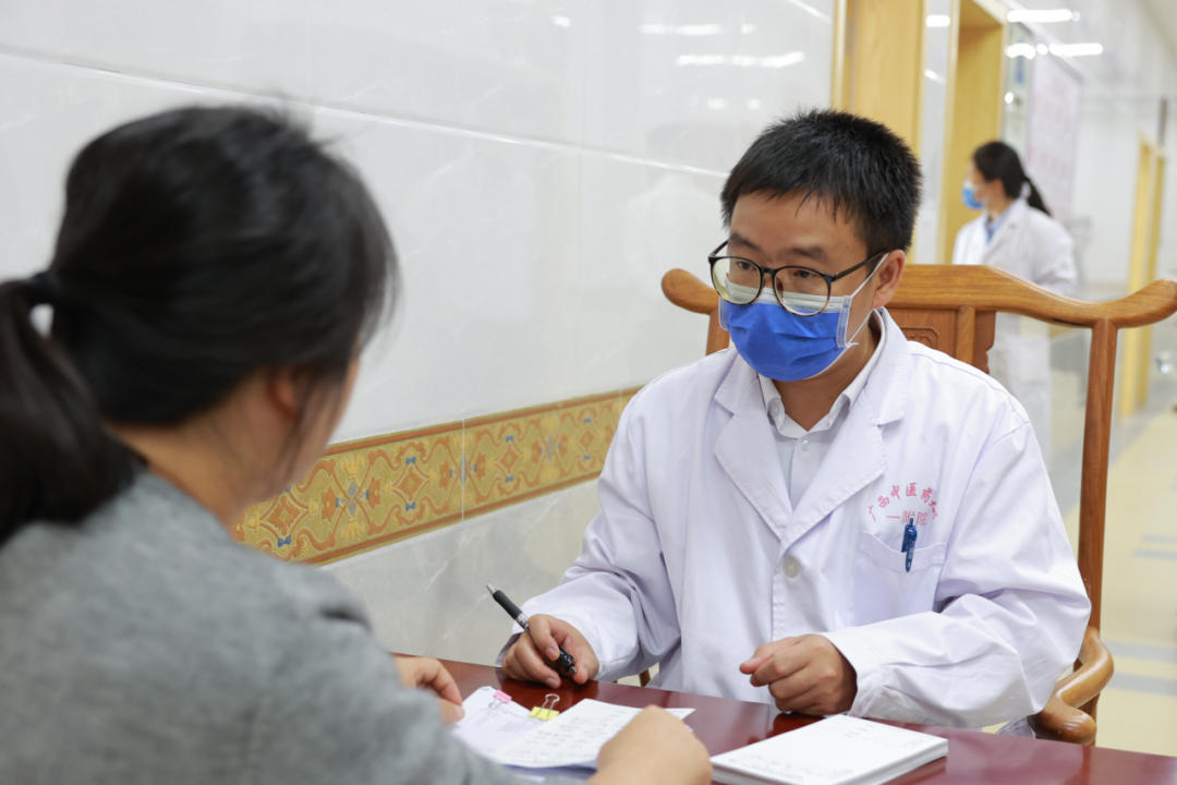 国家岐黄学者、桂派中医大师姚春教授带领医疗专家团队到巴马瑶族自治县民族医院活动纪实