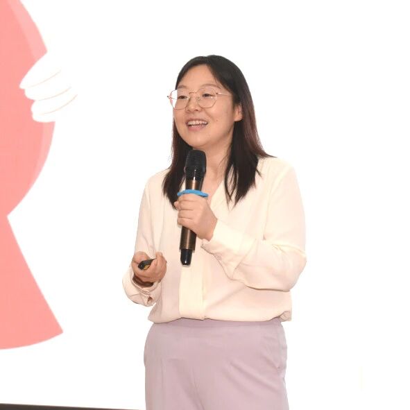 深圳市妇幼保健院举办第一届大型孕妇瑜伽公益活动