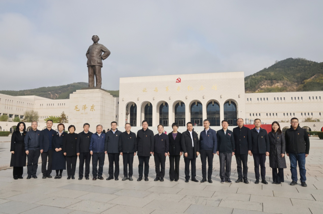 坚定理想信念勇毅阔步前行 锚定国家医学中心建设总目标成为医院事业发展坚强依靠——院领导班子成员赴延安开展集体学习