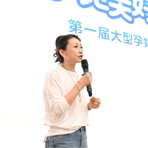 深圳市妇幼保健院举办第一届大型孕妇瑜伽公益活动