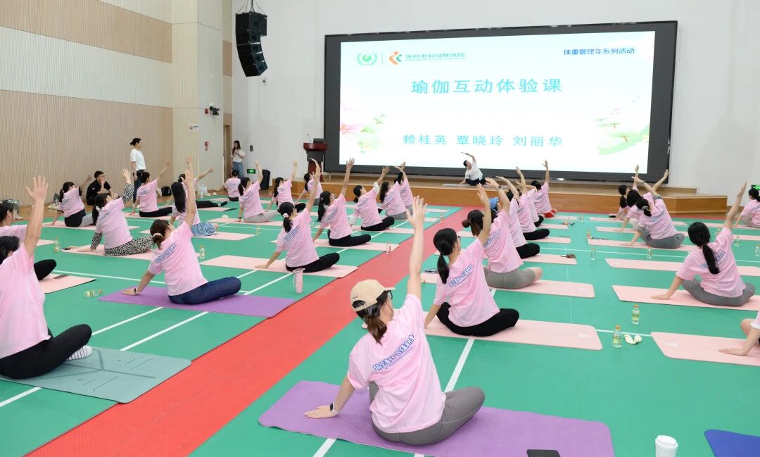 深圳市妇幼保健院举办第一届大型孕妇瑜伽公益活动
