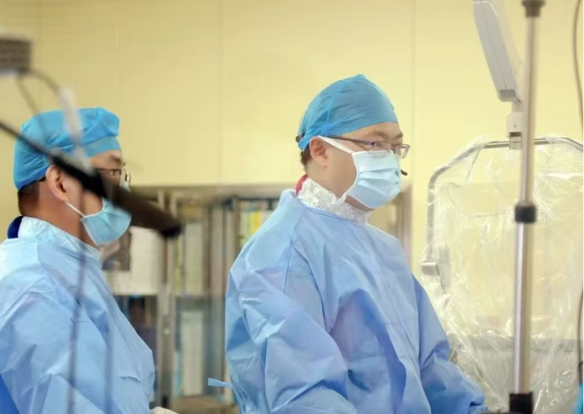 西安交大第一附属医院东院区开展首例主动脉内球囊反搏术(IABP)辅助下高危心肌梗死冠脉介入手术