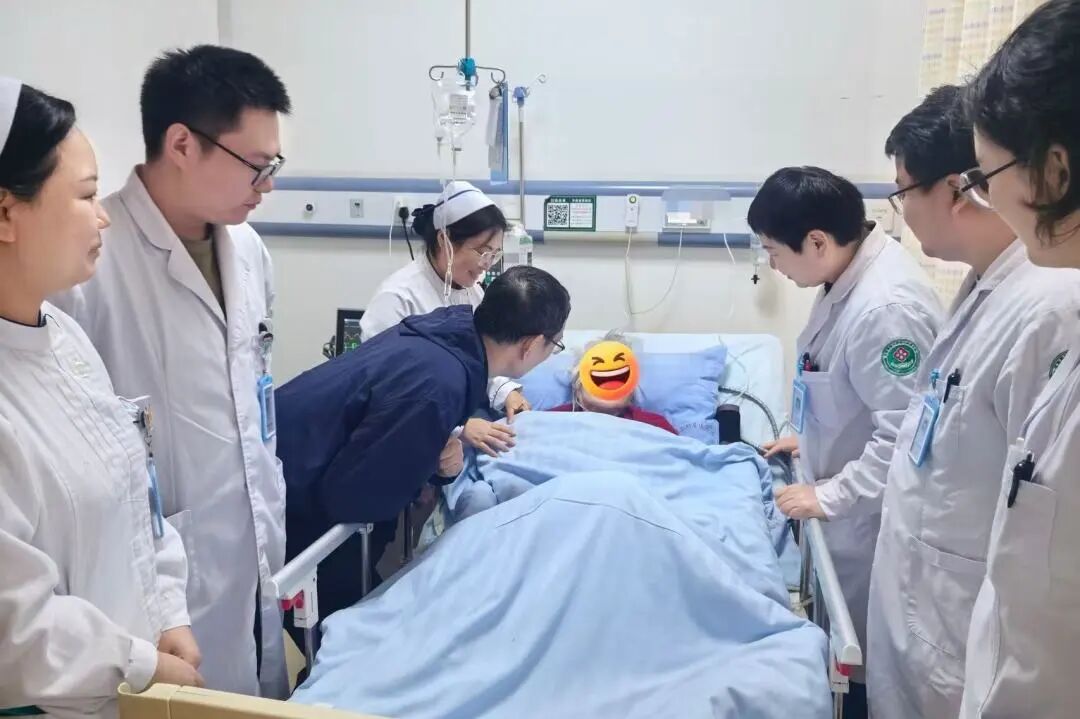 百岁患者陷危局，医者仁心勇担当