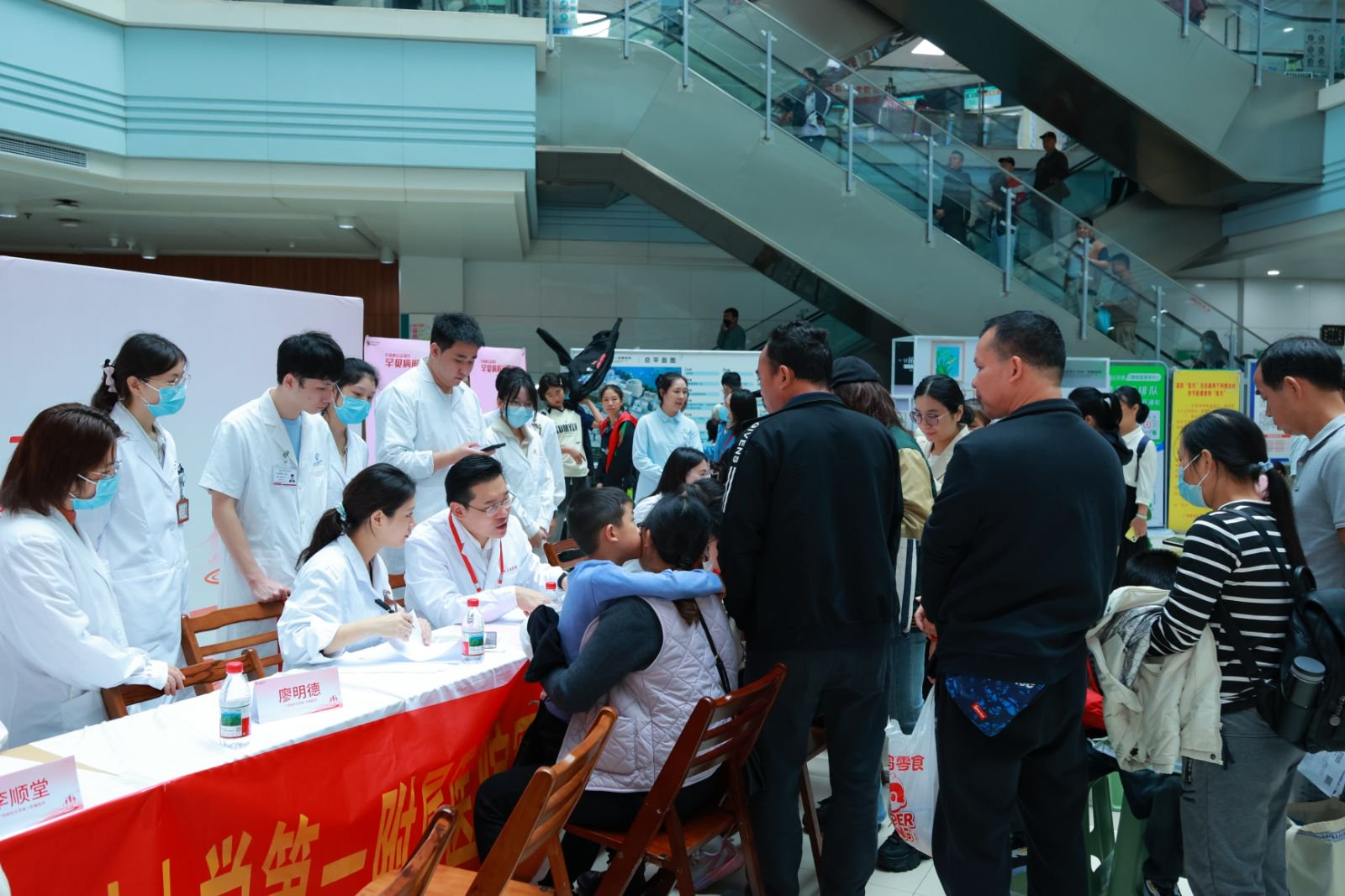 从 「鲜有人知」 到 「有医可治」 | 中国红十字基金会「罕见病解码工程」走进广西医科大一附院