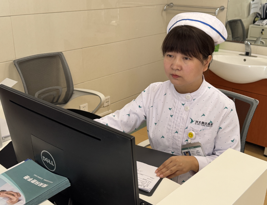 病房里的「银发守护者」:记河北燕达医院老年医学科护士长王晓芳