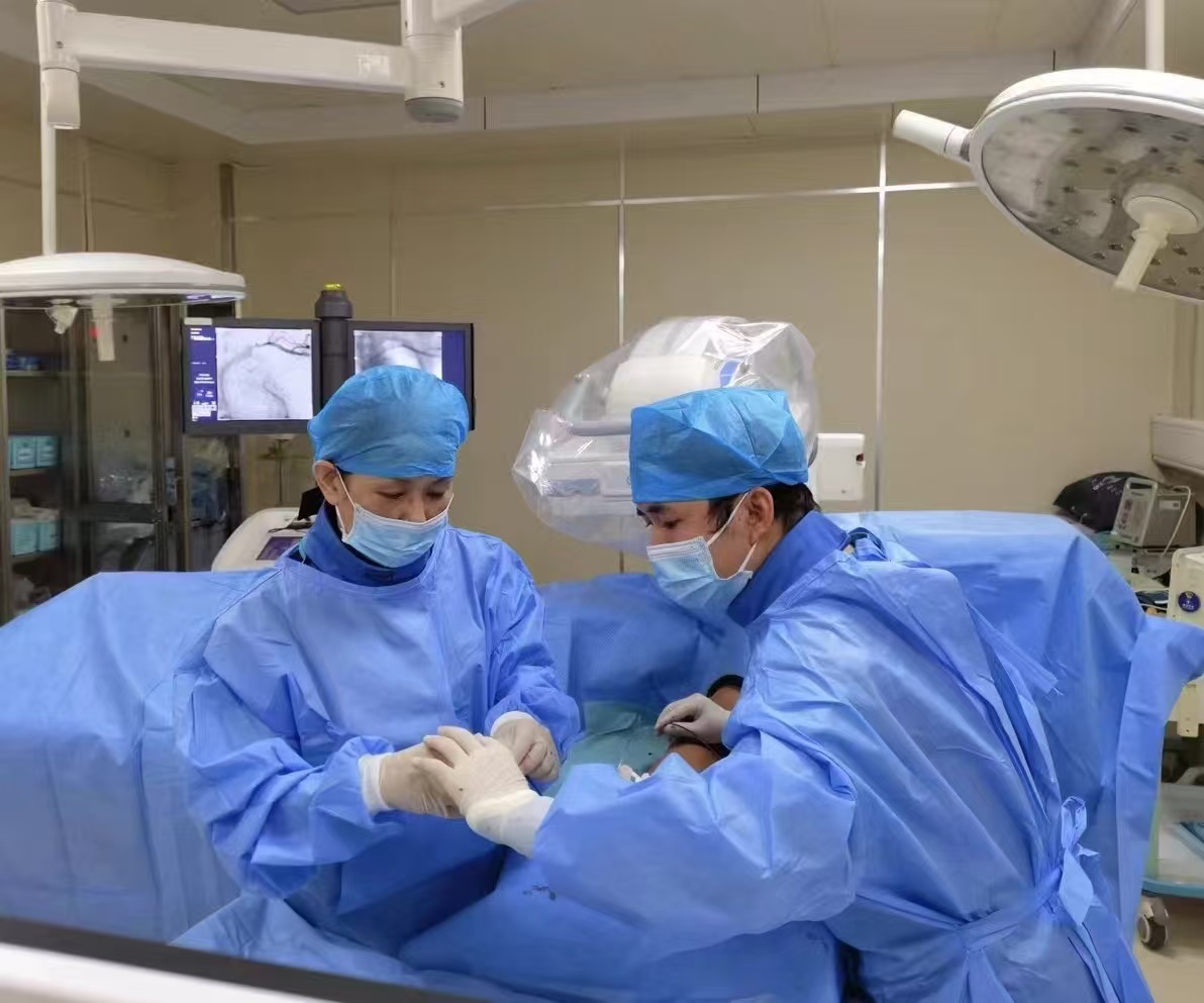 12 年,南医大二附院为她一次又一次打通「生命通道」!