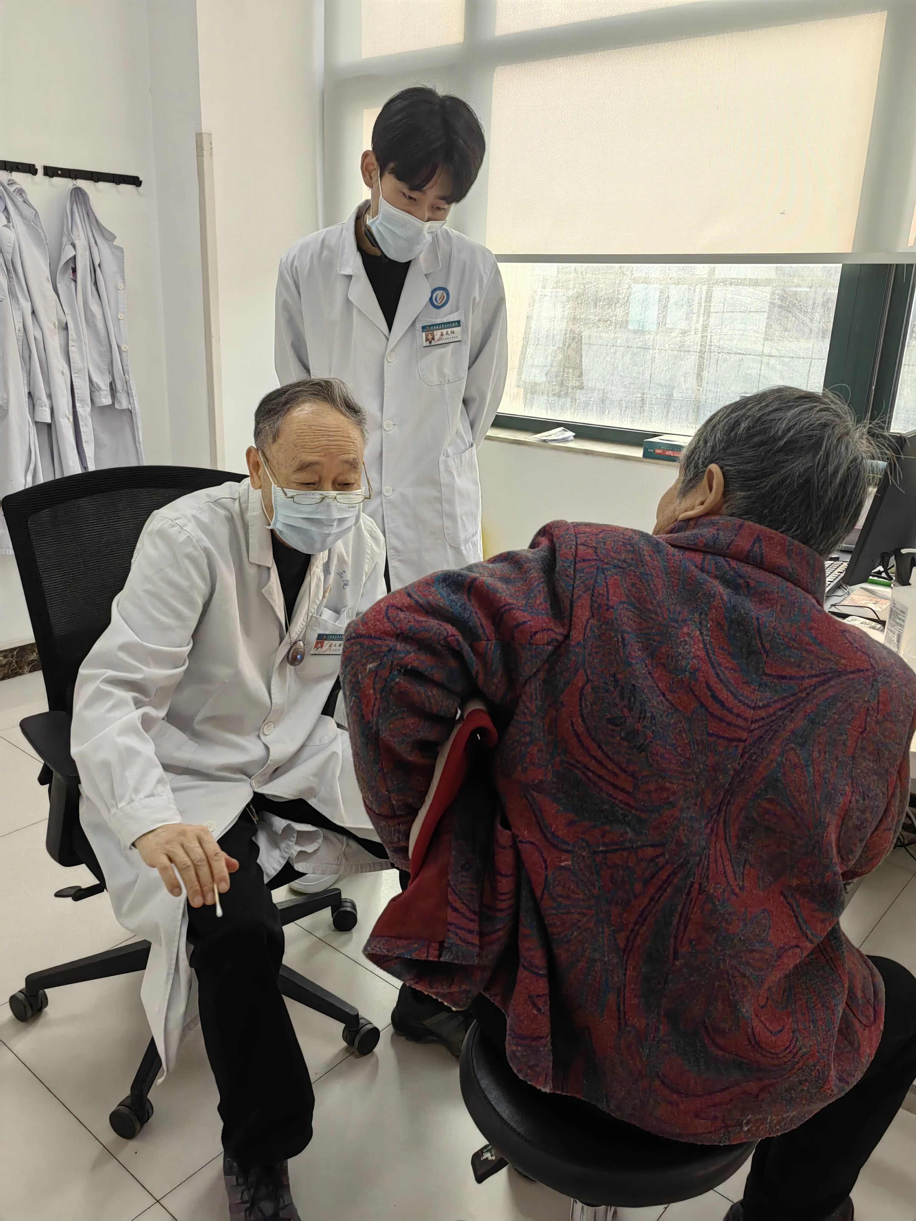 荣耀职工｜河南省直第三人民医院终身成就奖获得者王天祥：我见杏林多芳茂，料杏林见我亦如是