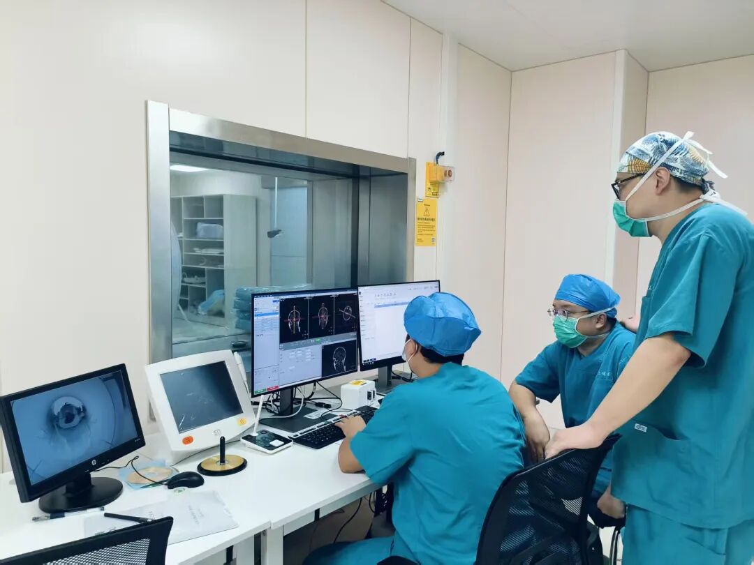 【媒体转载】帕金森治疗新突破，进口方向性 DBS 系统引领神经调控个体化发展