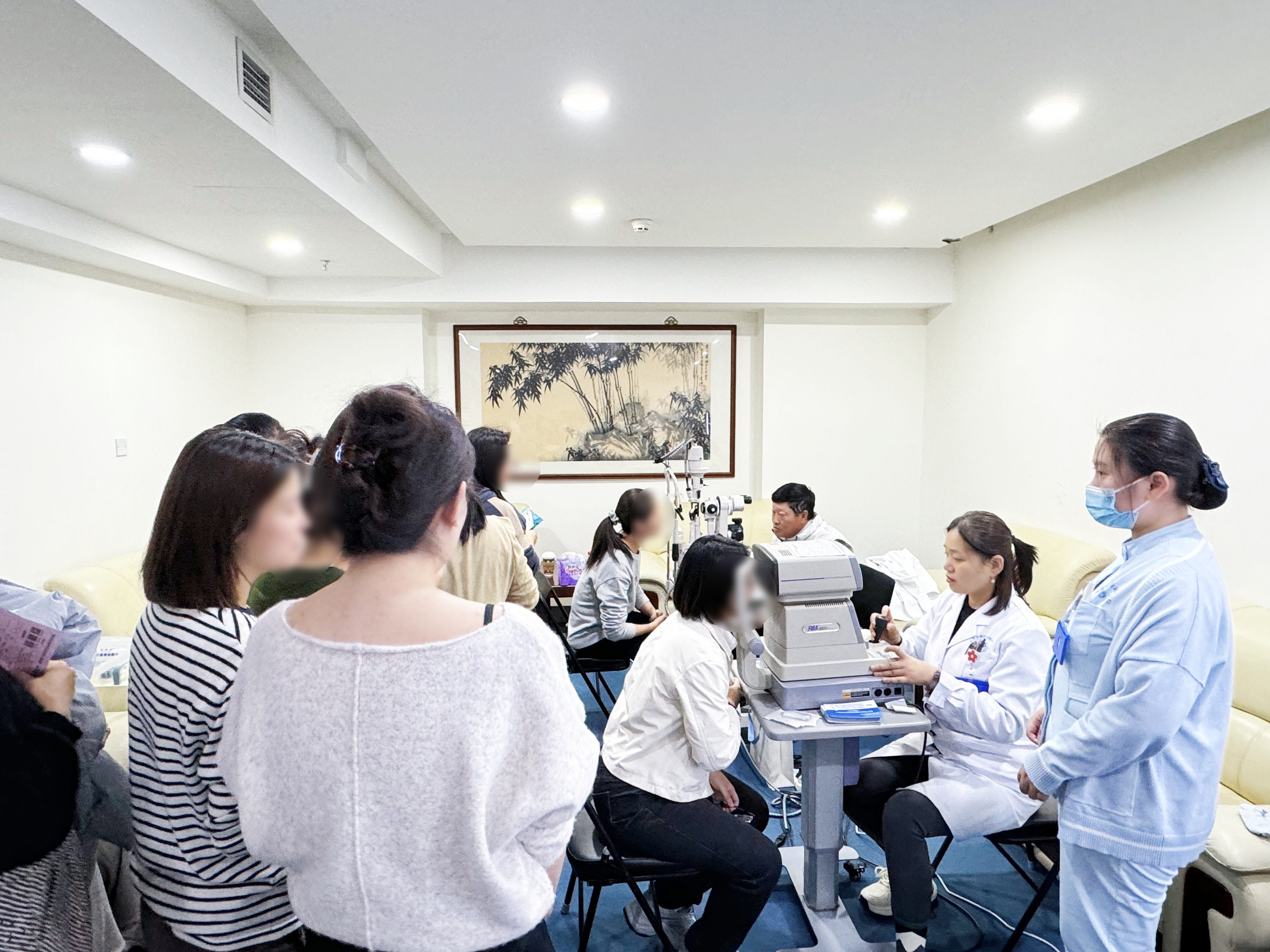 朱思泉教授走进新华社 守护「时代记录者」眼健康