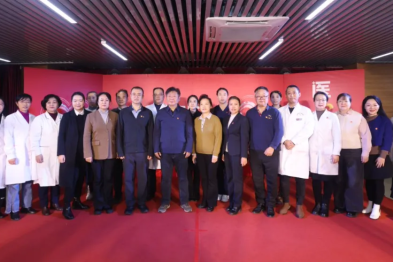 党员担当彰显初心—— 北京华厦民众眼科医院参加「医心朝阳」非公医疗党员志愿者授旗仪式及公益关爱活动