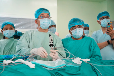 浙四胡庆丰主任完成南亚第一例颈椎 UBE 手术，首个海外培训基地同步揭牌