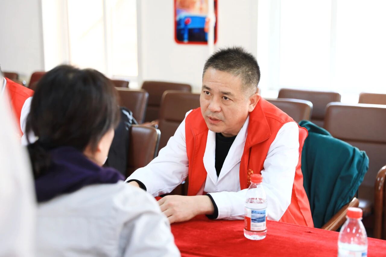 医企共建·本钢行丨「医企共建」志愿服务项目——本溪市中心医院走进本钢采购中心