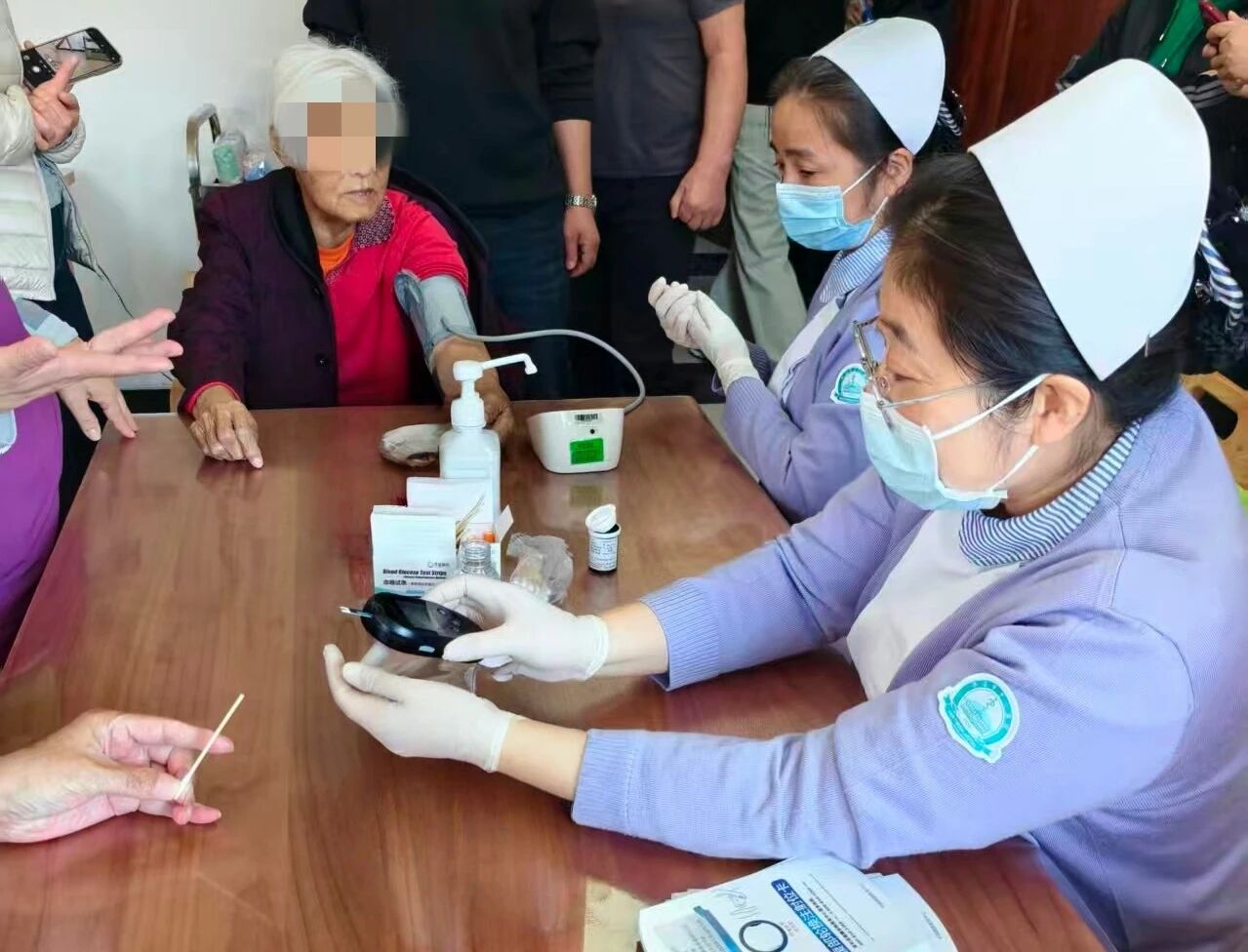 公益活动丨践行责任担当 传递健康温暖——本溪市中心医院内分泌科开展联合国糖尿病日系列公益活动