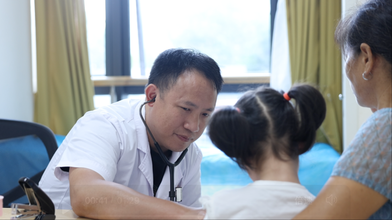 儿科医生罗志华：从农家孝子到儿科守护者，用仁心书写敬业篇章