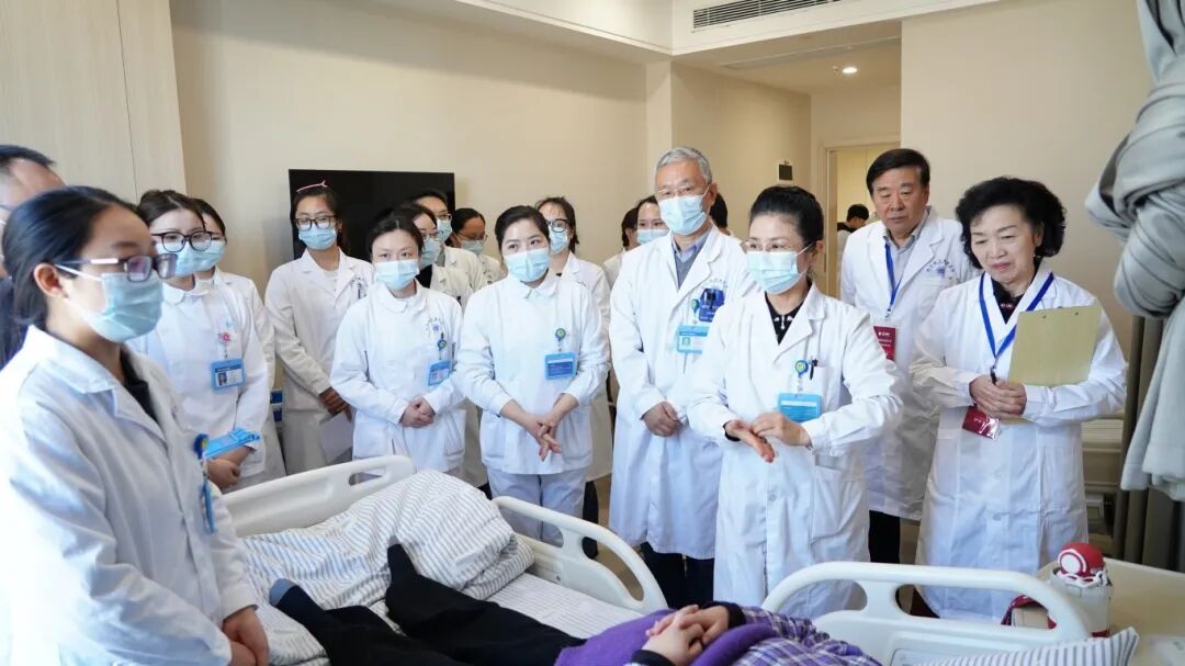 【高质发展】精准督导提质效 赋能升级促发展 ——蓝生脑科专家组莅临我院开展三级医师查房决赛与医疗、护理、院感质量督导