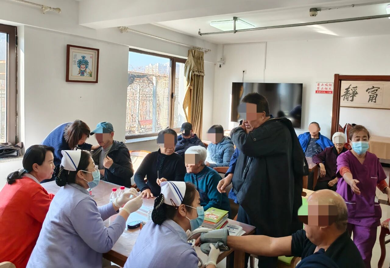 公益活动丨践行责任担当 传递健康温暖——本溪市中心医院内分泌科开展联合国糖尿病日系列公益活动