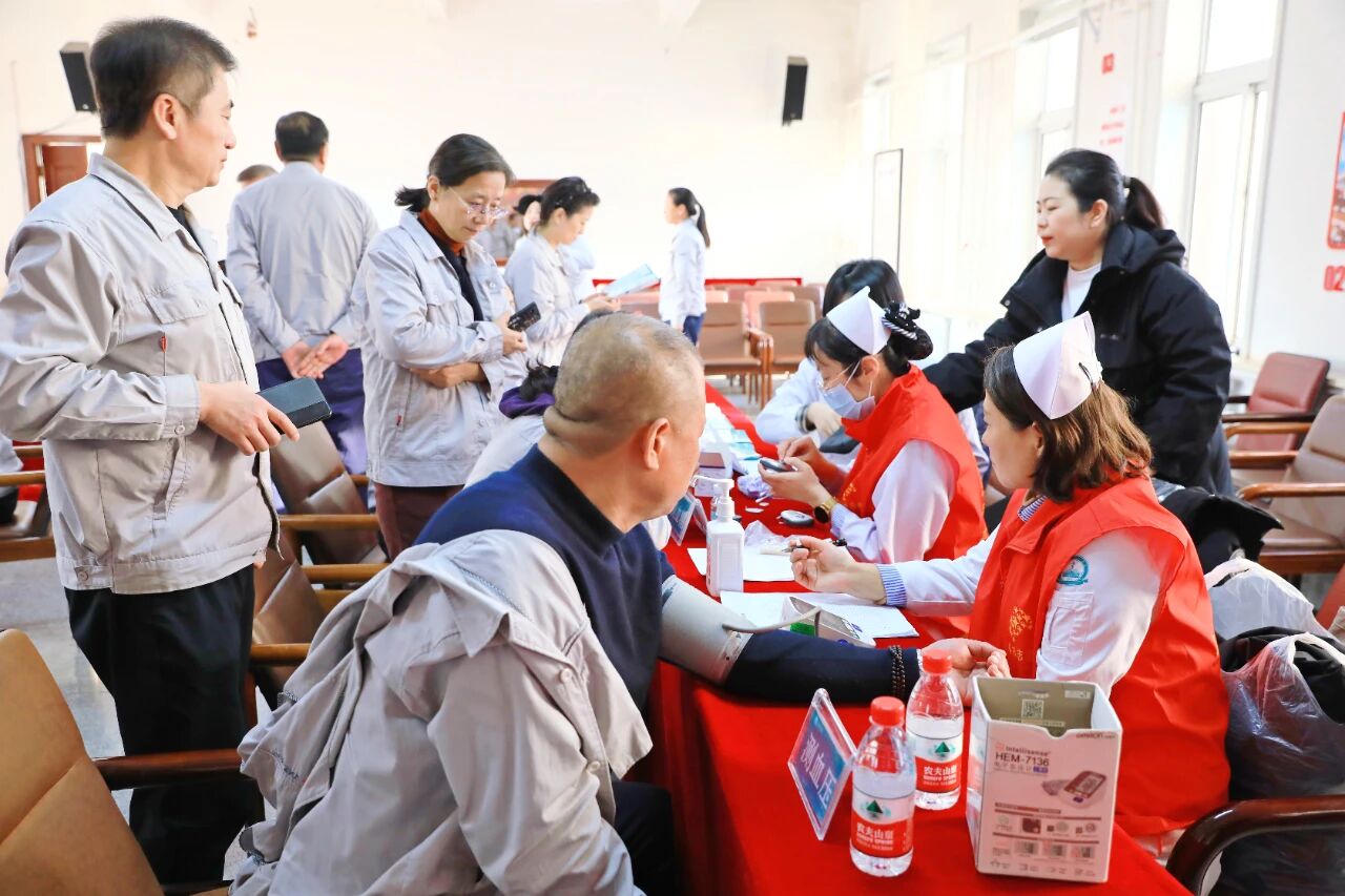 医企共建·本钢行丨「医企共建」志愿服务项目——本溪市中心医院走进本钢采购中心