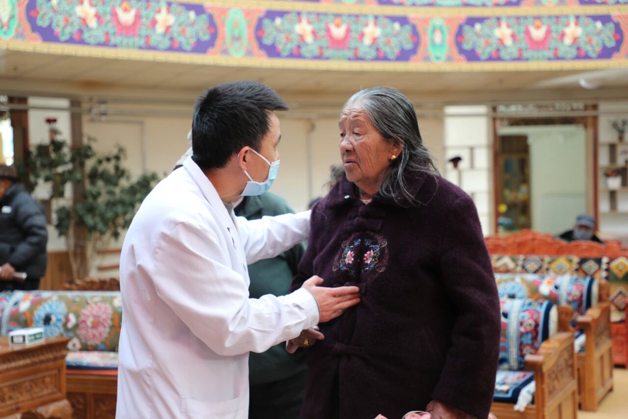 汇聚志愿力量 共建美好社会——西藏阜康医院联合海鹰基金会走进拉萨市社会福利院