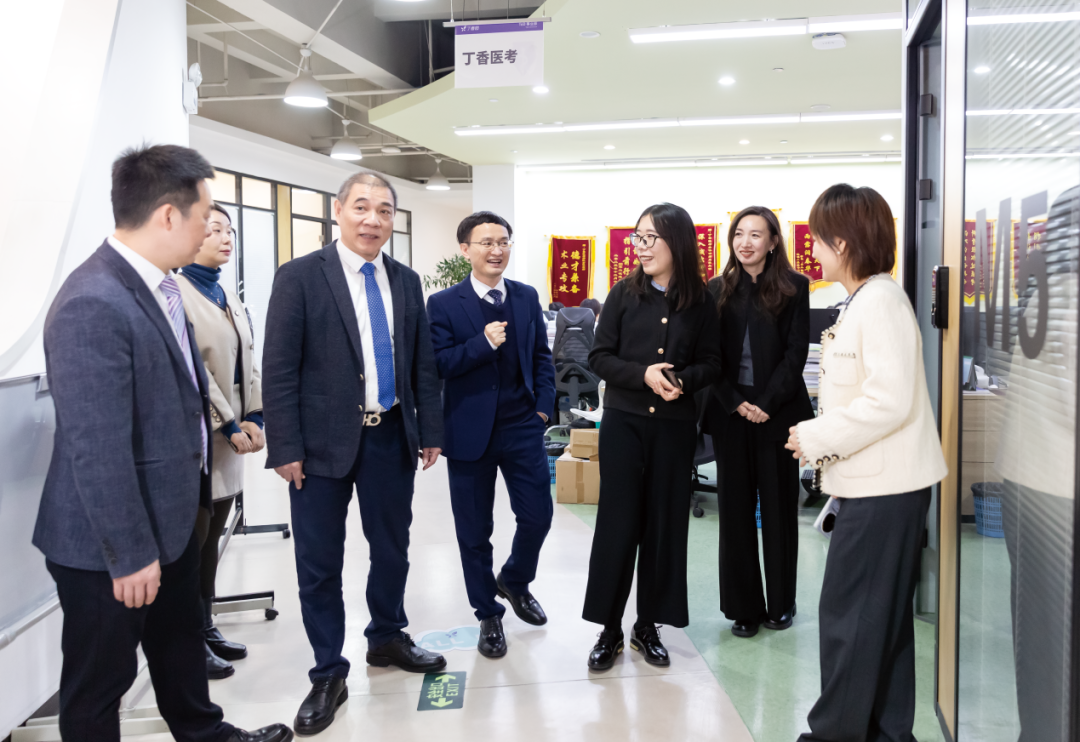 华厦眼科携手丁香园共建全国疑难眼病智库,创新打造全域技术共享平台