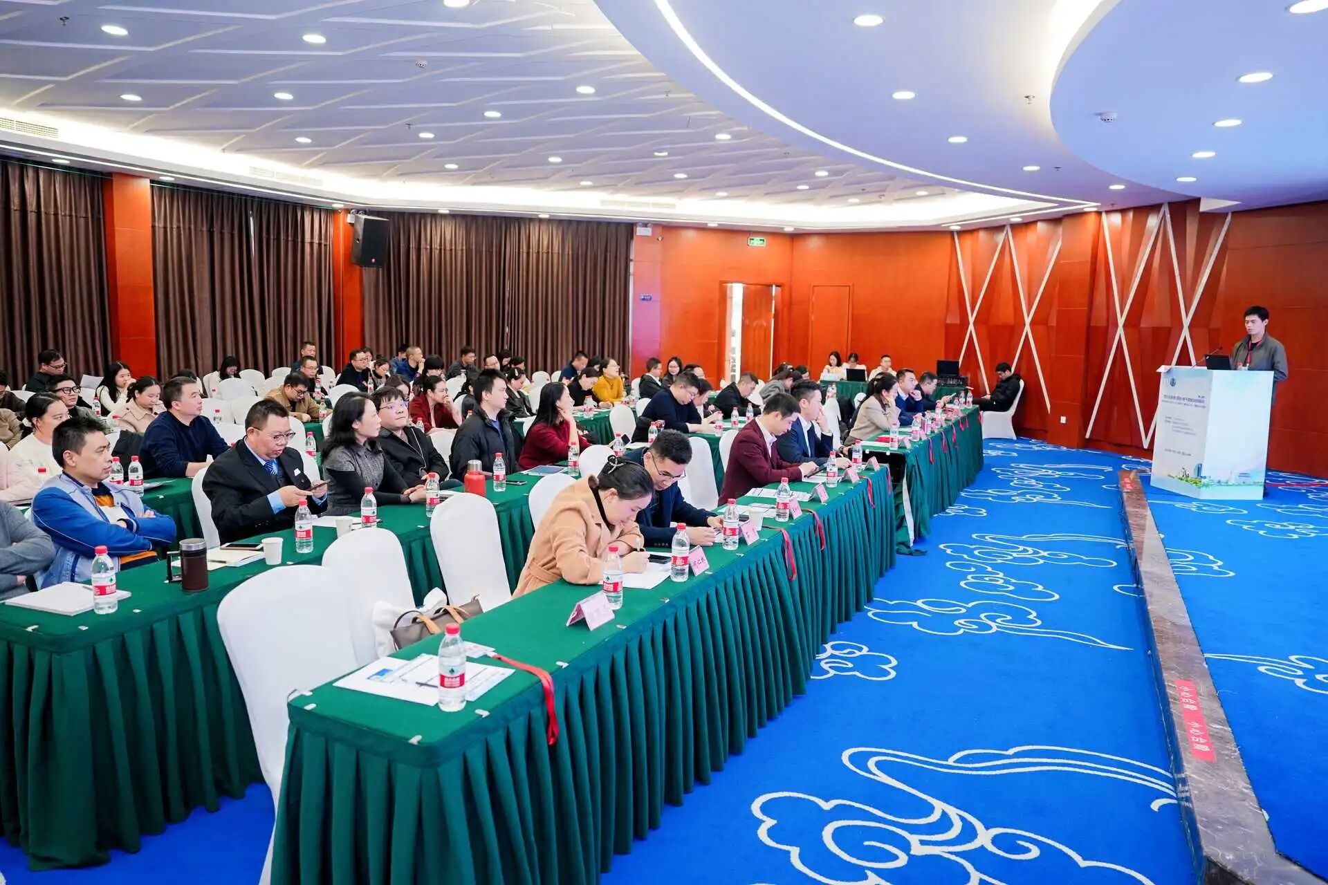 民营力量闪耀省级学术盛会 成都新华医院两篇论文斩获殊荣