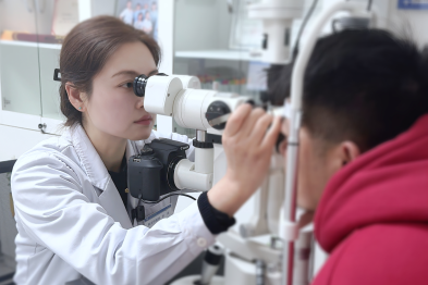 眼部蠕形螨感染治疗：坚持规范治疗的核心必要性与防止复发的科学依据