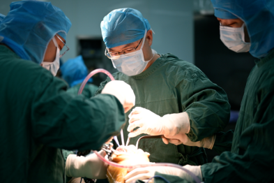 漳州第三医院骨科团队顺利完成机器人辅助下单髁翻修全膝手术