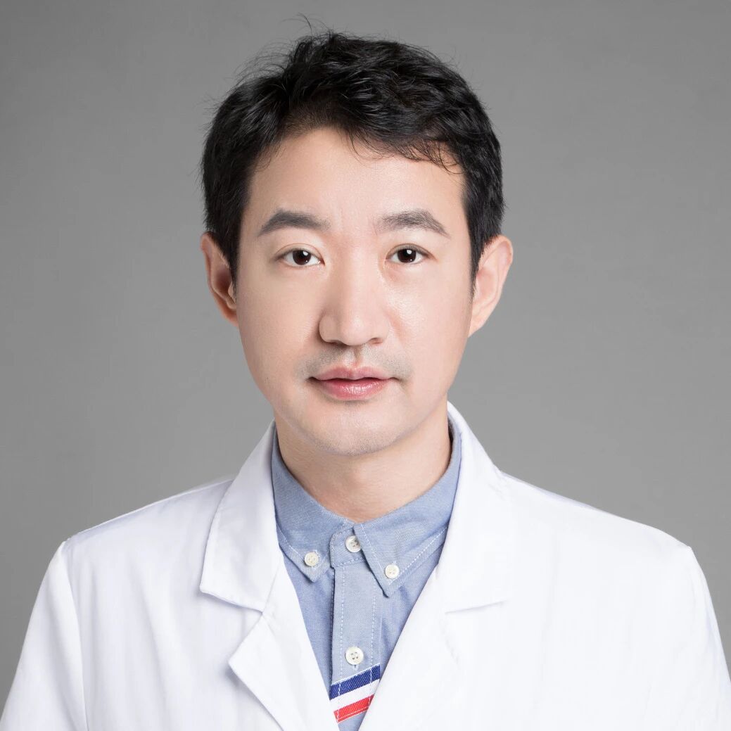 网红美容仪成「视力刺客」？医生提醒：这个操作 1 秒都不行