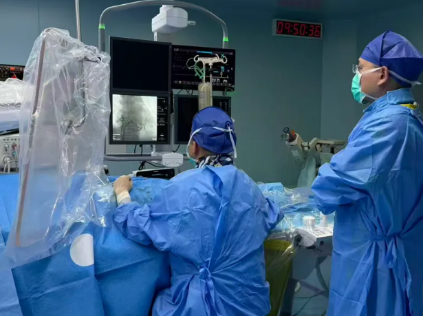 以临床研究驱动创新,为快速房性心律失常患者术中复律提供精准新路径—— 我院牵头的心腔内复律系统多中心临床试验项目正式启动