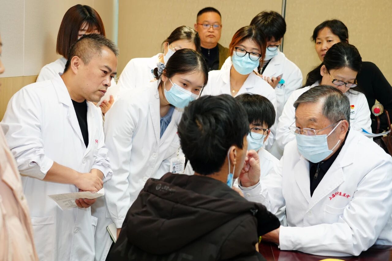 杨震国医大师学术交流会在上海市中医医院举行