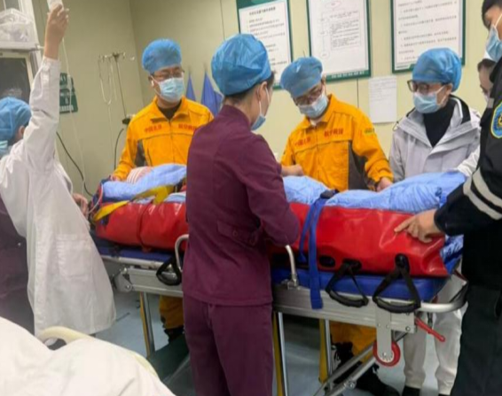 医院动态丨跨越海峡的生命守护——神内 ICU 成功救治台湾同胞并安全转运纪实