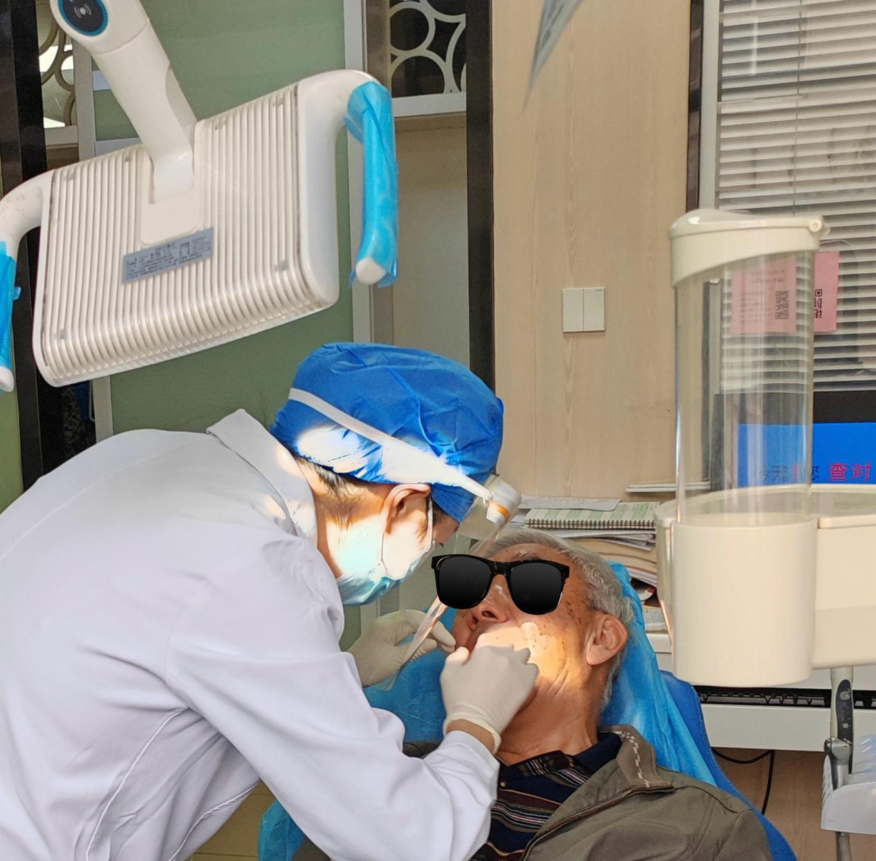 传统假牙「挂不住」怎么办？吸附性义齿助力严重牙槽骨萎缩者重获咀嚼力