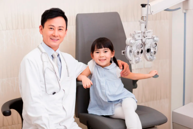 雪道上的「失明」危机：如何预防和治疗雪盲症？