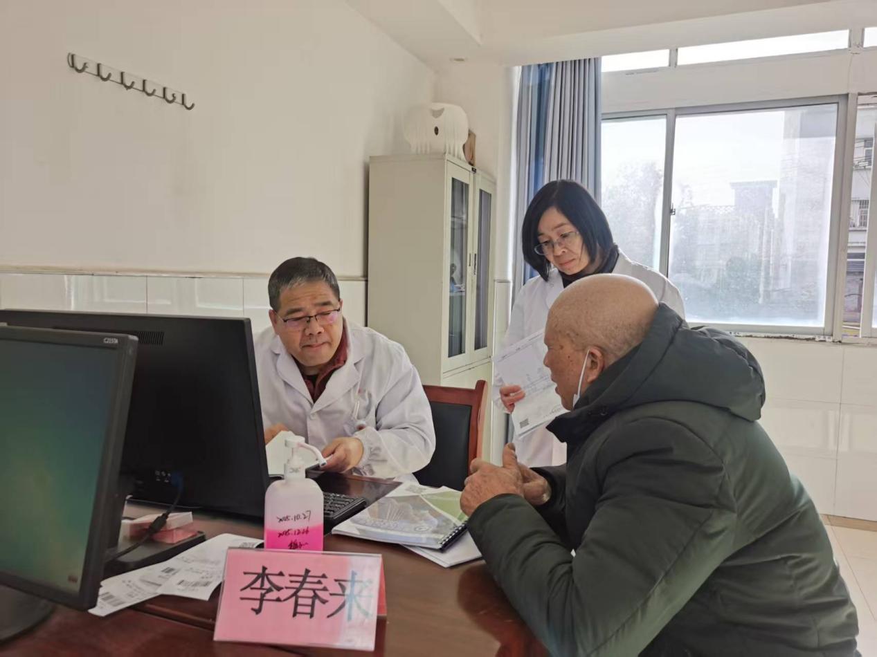 「百场义诊献礼 100 年二附」第 41 站暨省欧美同学会海归医学专家义诊活动走进丰城