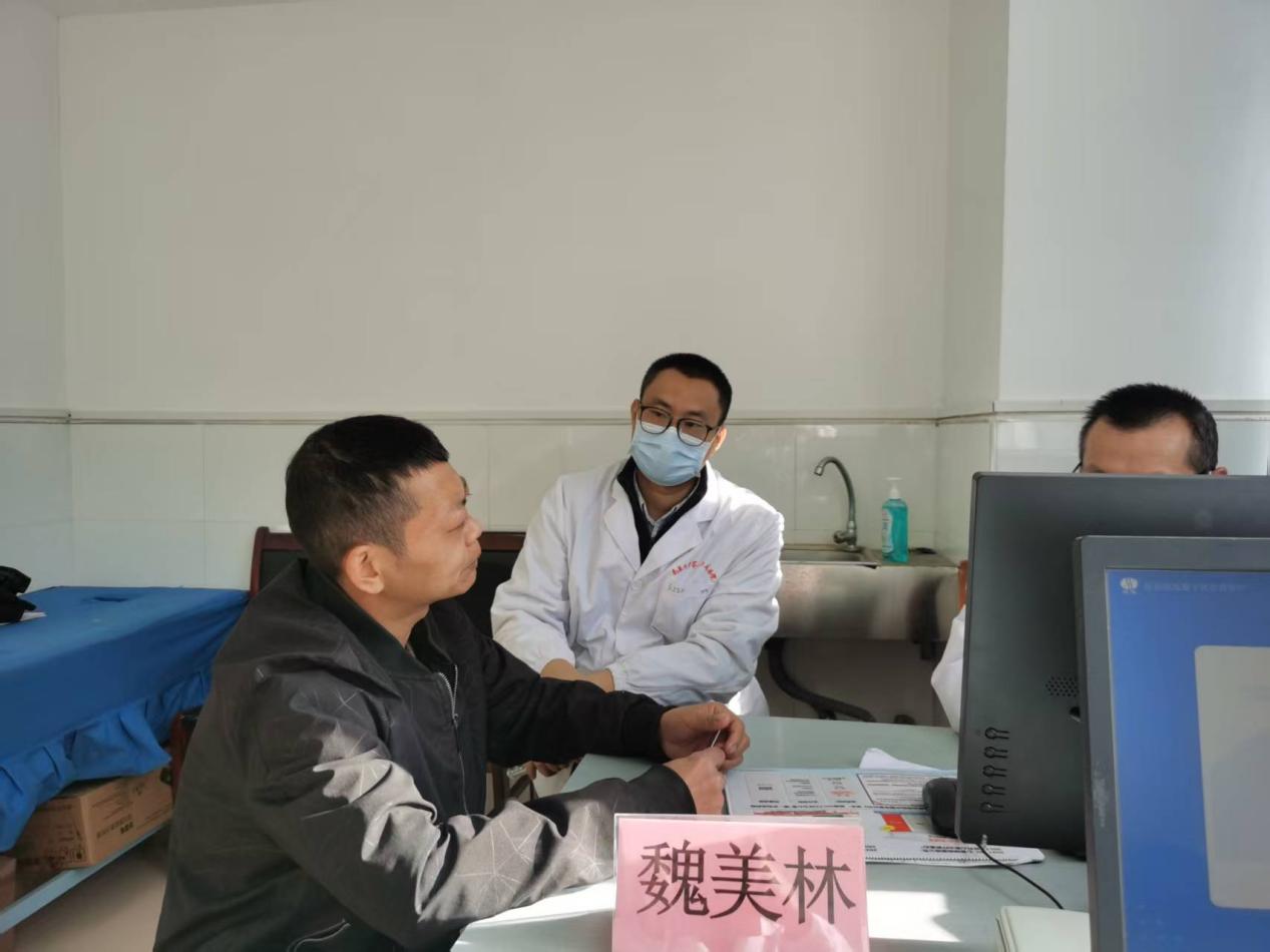 「百场义诊献礼 100 年二附」第 41 站暨省欧美同学会海归医学专家义诊活动走进丰城