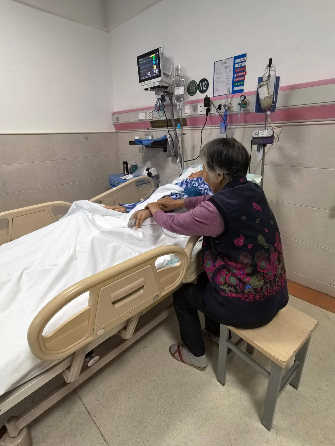 白衣秉烛驱长夜 病笃方知患难真