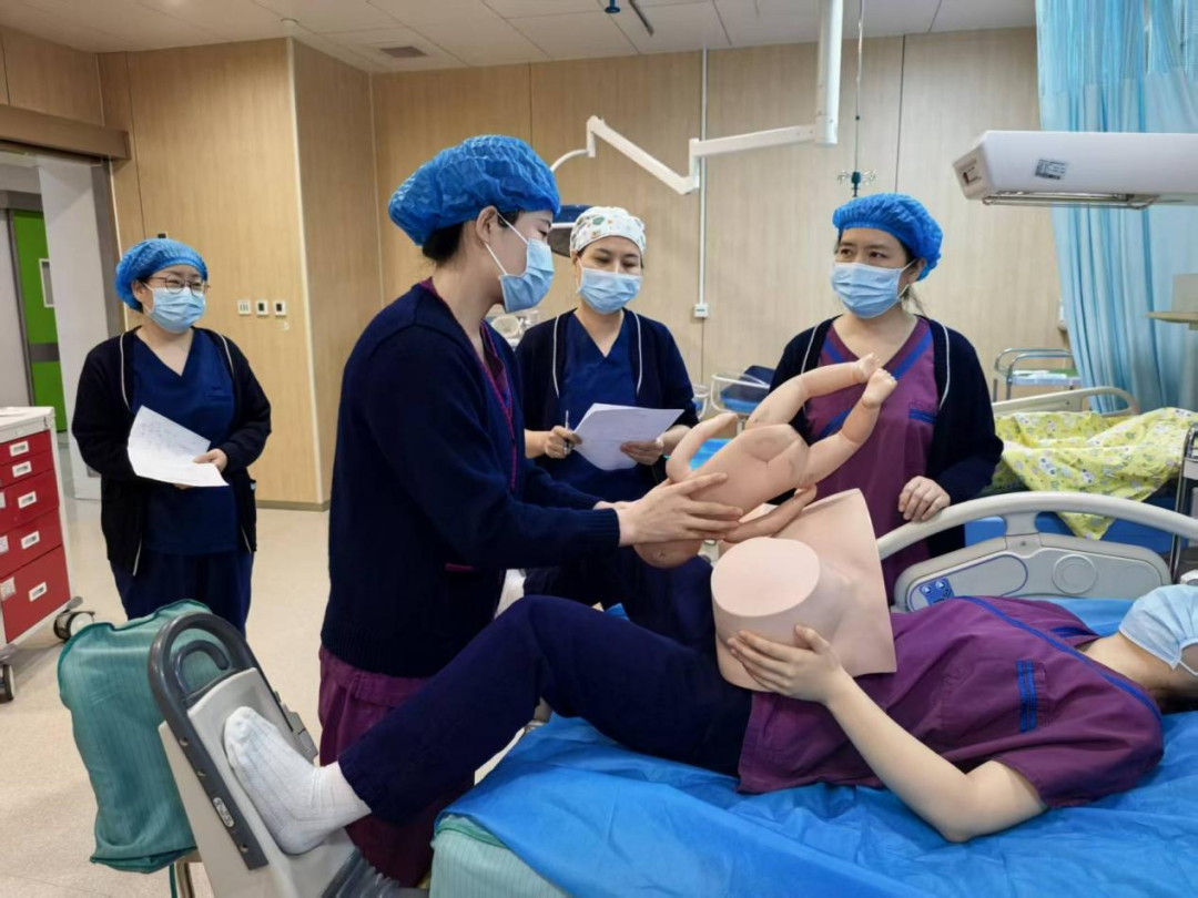 西北妇女儿童医院举办 2025 年陕西省助产、围产、新生儿专科护士培训班基地结业典礼