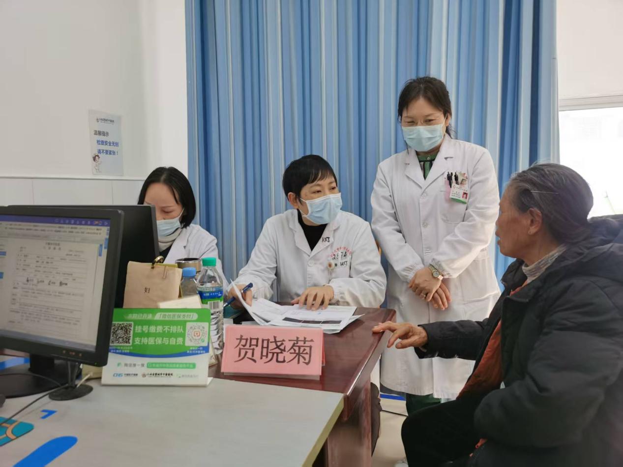 「百场义诊献礼 100 年二附」第 41 站暨省欧美同学会海归医学专家义诊活动走进丰城