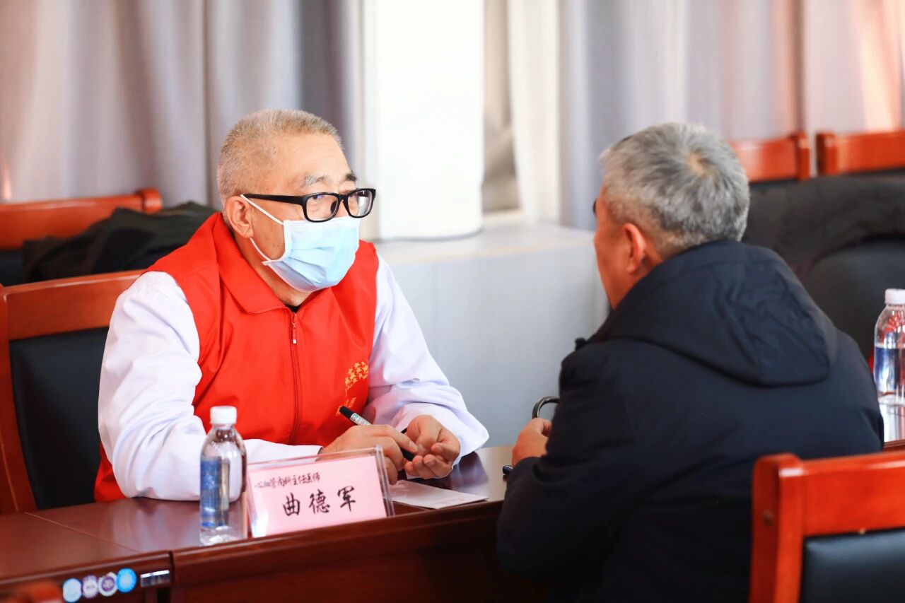 公益巡诊丨健康服务「零距离」 医旅协同助发展——本溪市中心医院公益义诊赋能文旅人