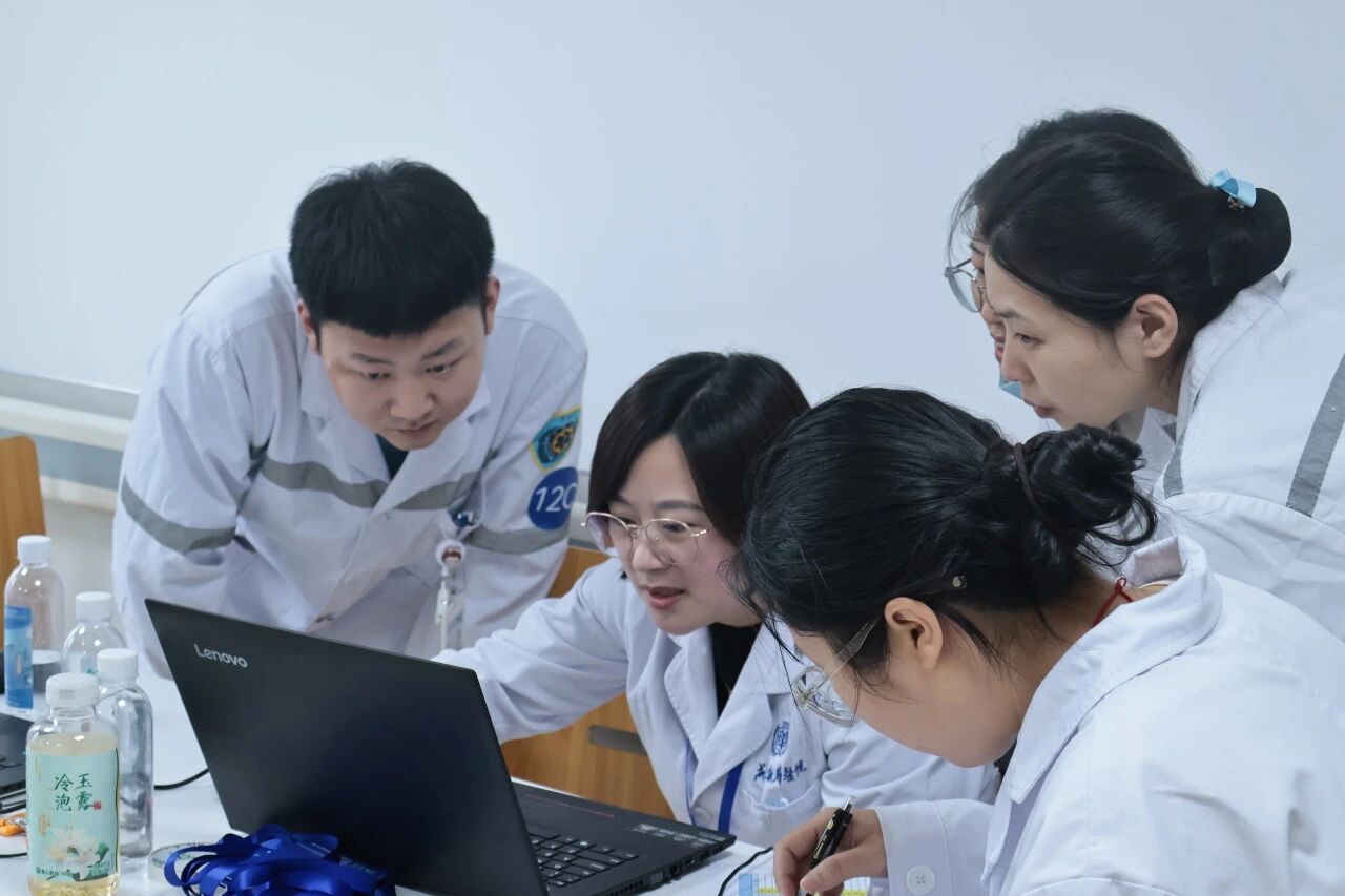 成都新华医院 2025 首届护理(应急处置)技能大赛圆满收官!