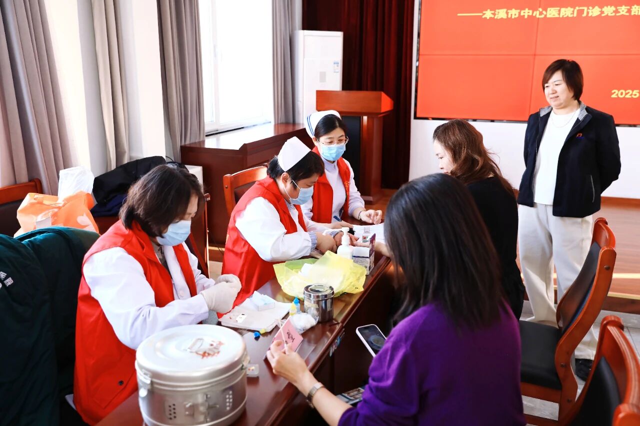 公益巡诊丨健康服务「零距离」 医旅协同助发展——本溪市中心医院公益义诊赋能文旅人