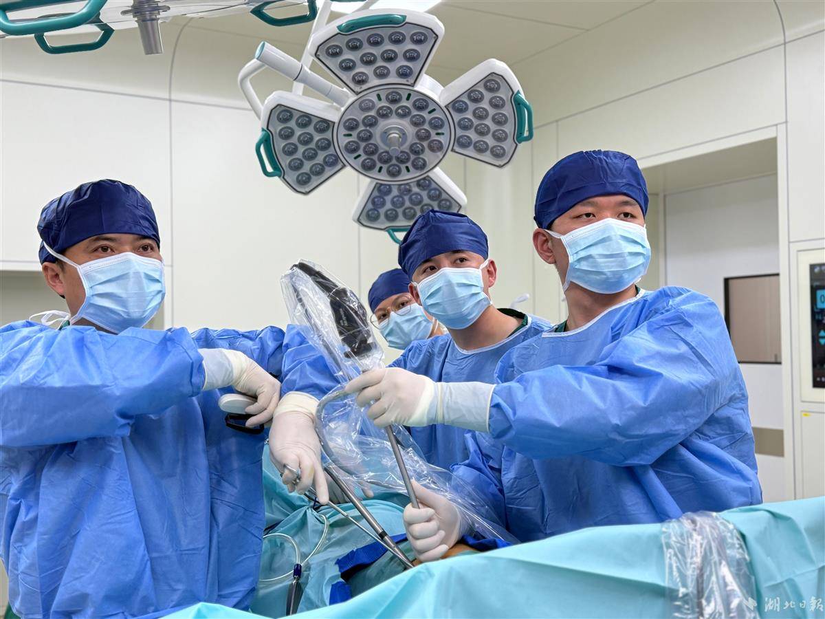 蛋壳膜上雕花 「一次手术」治疗双肺感染